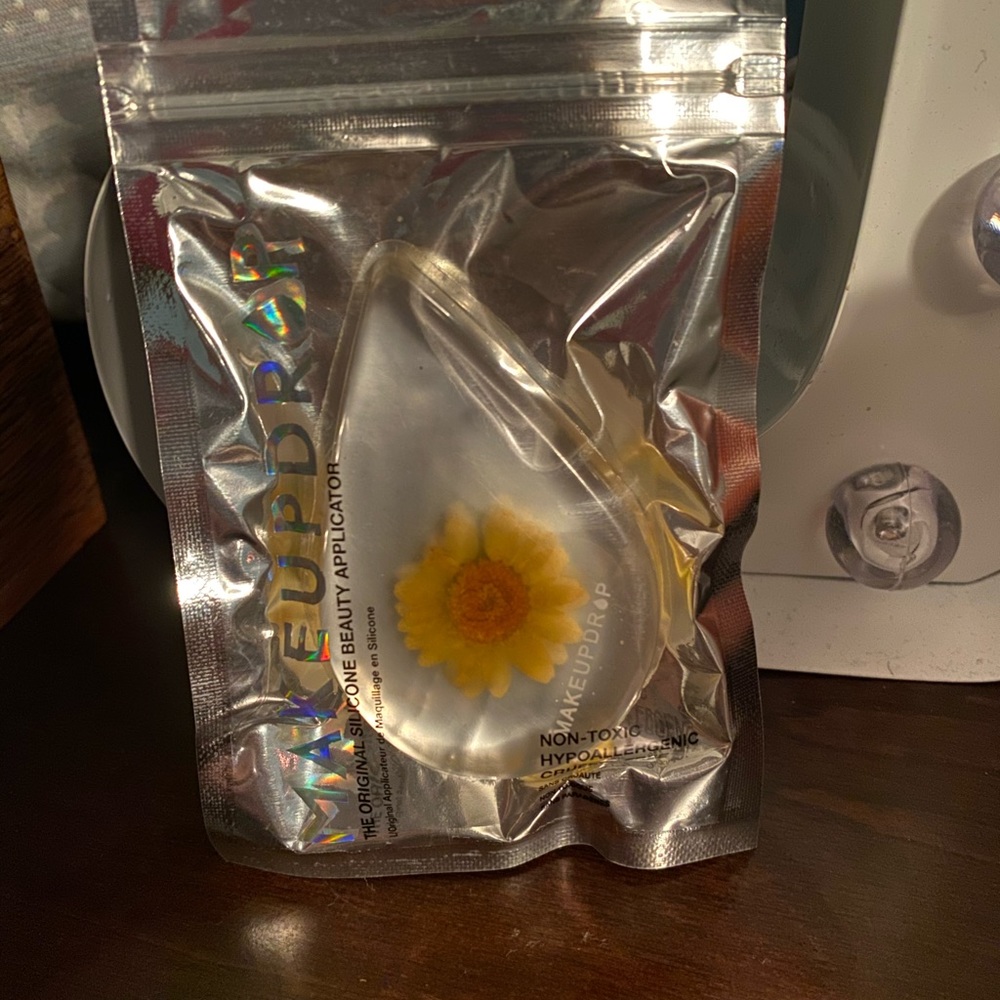 Flower silicone beauty applicator